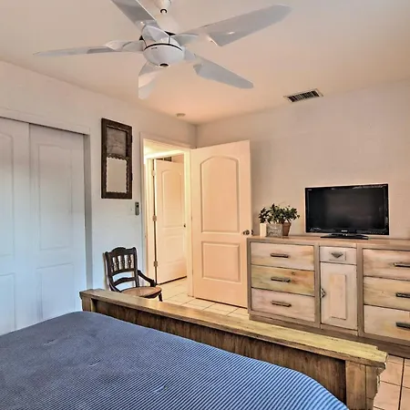 Vibrant St Petersburg Home With Private Yard!